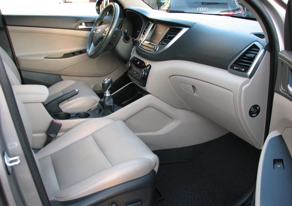 Hyundai Tucson cena 70900 przebieg: 162000, rok produkcji 2017 z Rawicz małe 667